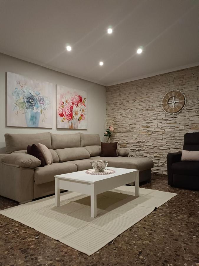 Acogedora Y Confortable Casa Familiar En *
